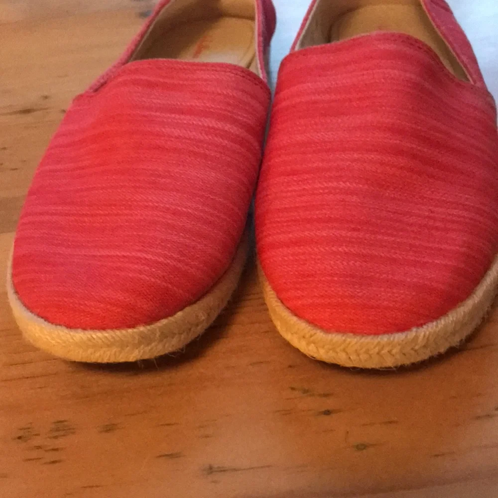 L.L.Bean pink flat espadrilles 8